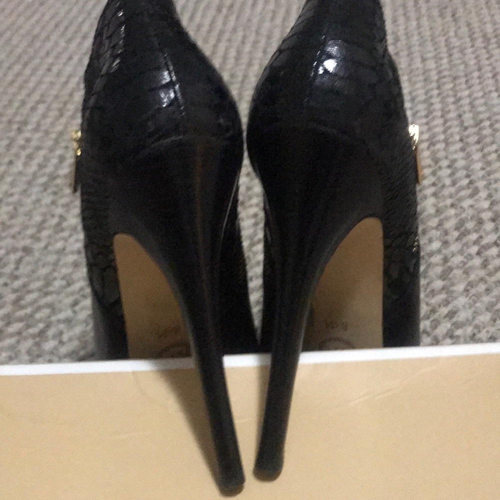 - Black Michael Kors booties. - Picture 4 of 6